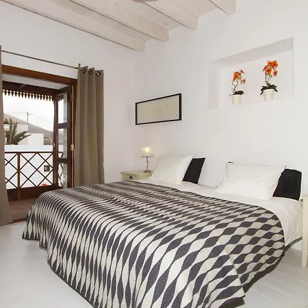 Country house Tiagua 81 *